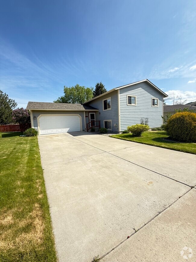 Building Photo - 5570 Dove Ct
