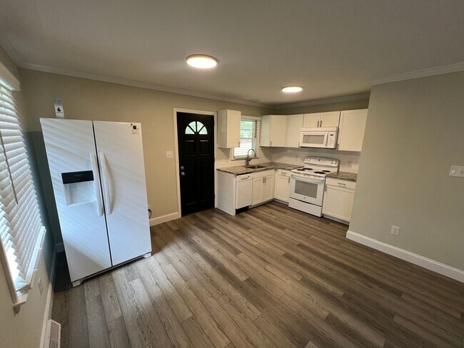 Foto del edificio - 104 Secrest Ave