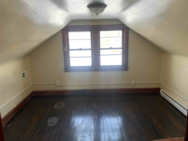 Building Photo - 429 W Glenaven Ave