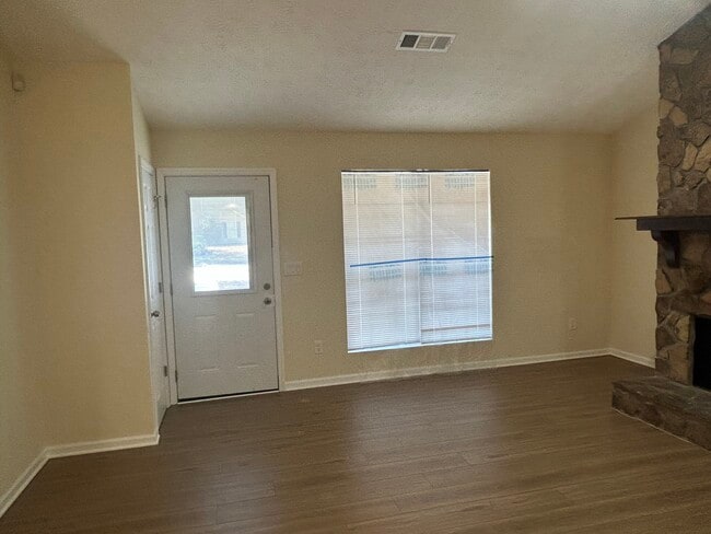 Building Photo - 5538 Summer Ln