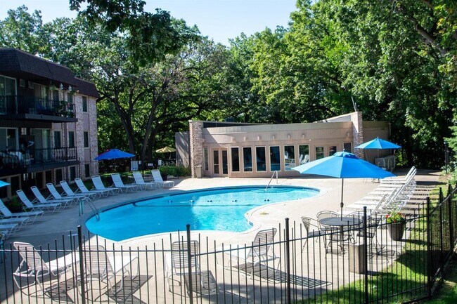 Foto del edificio - Creekwood Estates