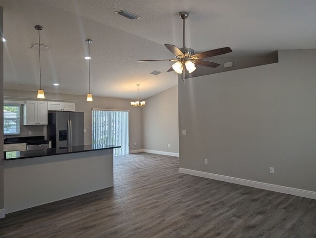 Building Photo - New 3/2/2 fenced home with Many Upgrades i...