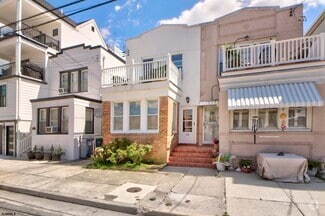Building Photo - 135 N Newport Ave