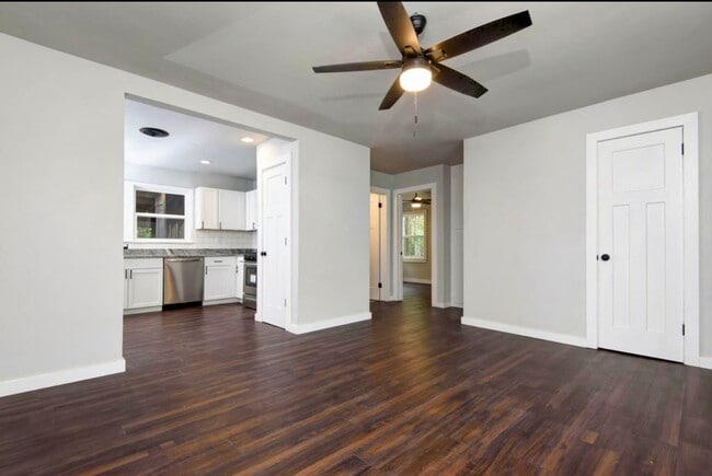 Building Photo - 740 S Warren Ave