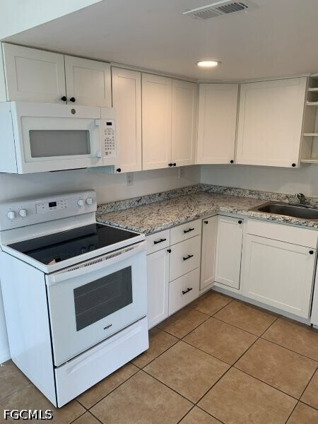 Foto del edificio - 2414 Palm Ridge Rd