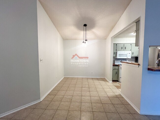 Foto del edificio - Two bedroom, Two Bathroom Corner-Lot Home