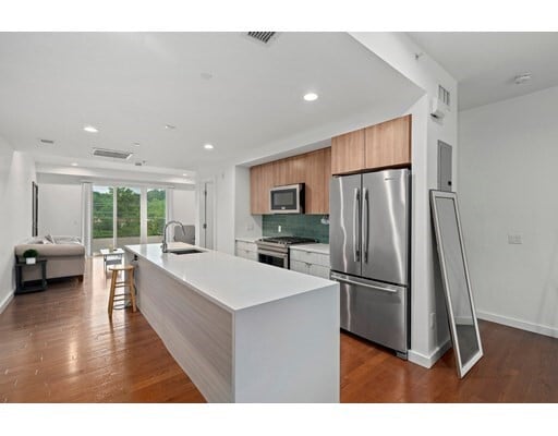 Building Photo - 167 Hyde Park Ave
