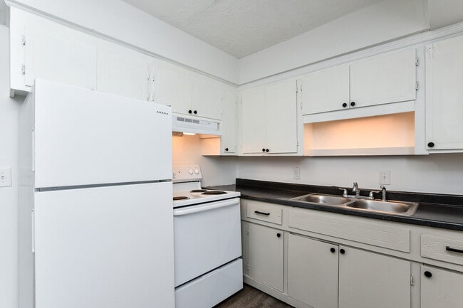 Building Photo - 409 Lily St