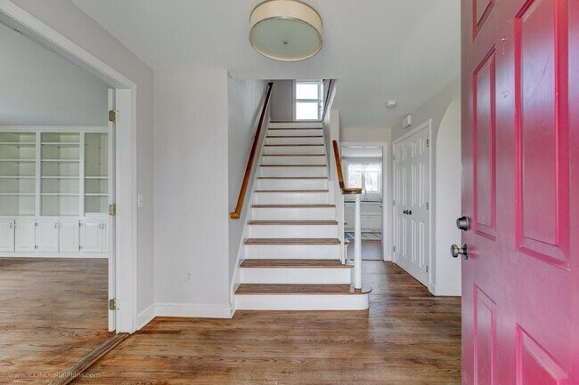 Foto del edificio - 157 Sweet Farm Rd