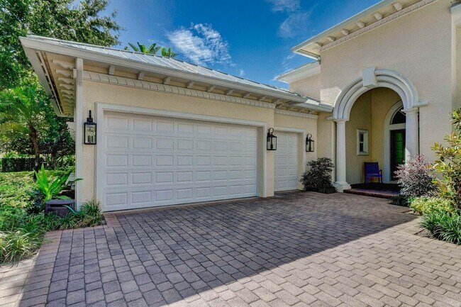 Building Photo - 9628 SE Sandpine Ln
