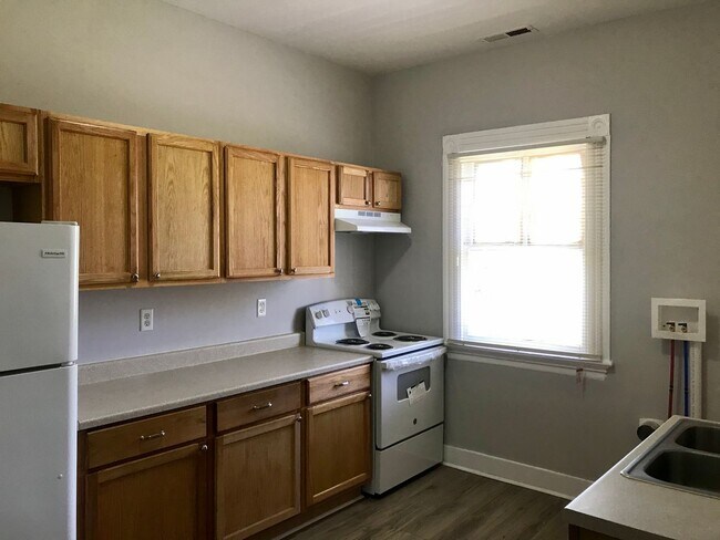 Building Photo - Historic Rivermont/Downtown End Unit