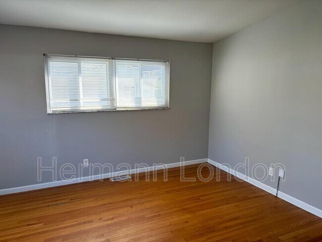 Building Photo - 500 Bardot Dr