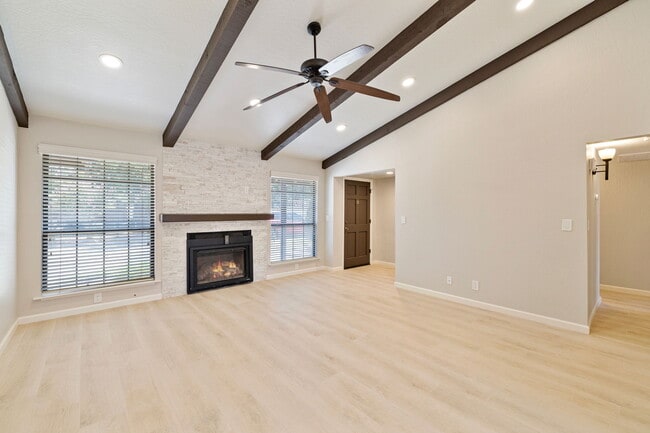 Foto del edificio - 1541 E Fairmont Ave