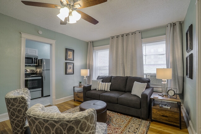 Interior Photo - 3721 Broadway
