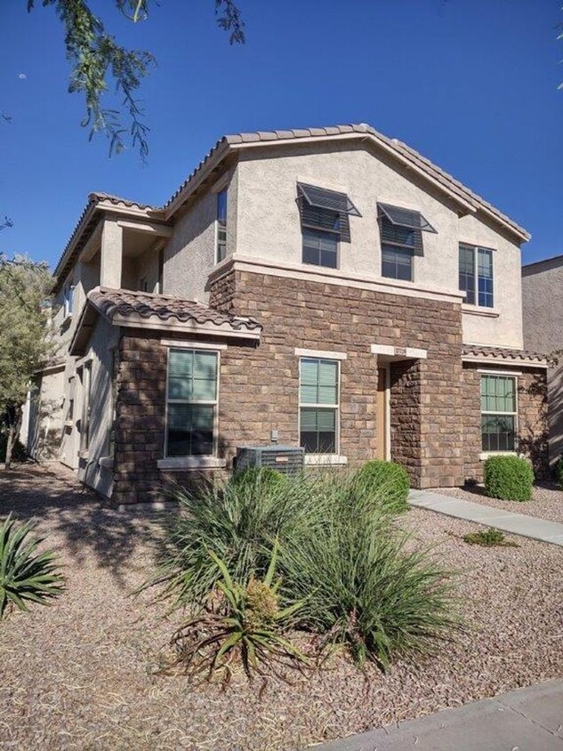 Foto principal - 17729 W Woodrow Ln