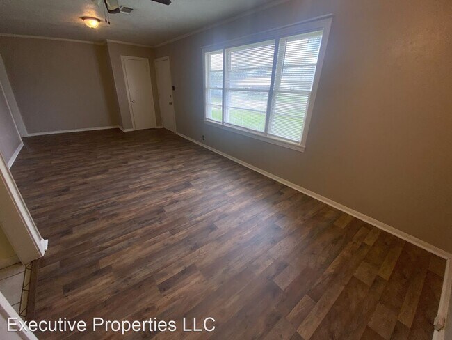 Building Photo - 3 br, 1 bath House - 1521 East School Street