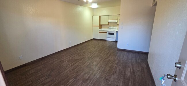 Building Photo - 1041 N Mesa Dr