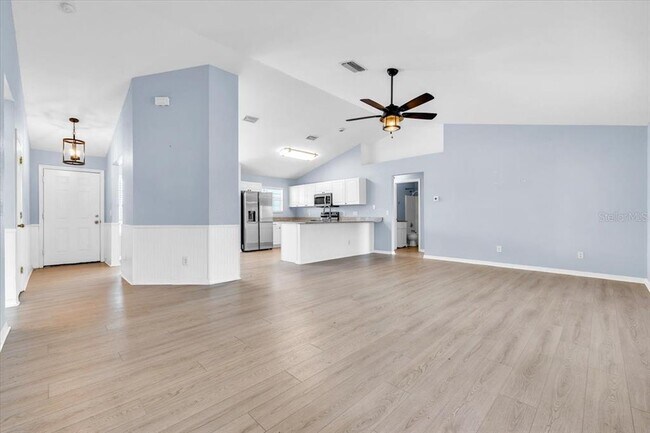 Foto del edificio - 1708 Blue Lake Cir