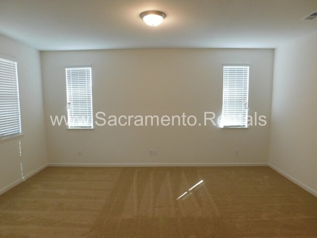 Building Photo - Beautiful Newer 4bd/3ba Elk Grove Home wit...