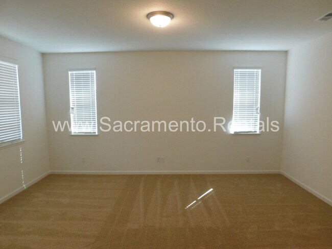 Foto del edificio - Beautiful Newer 4bd/3ba Elk Grove Home wit...