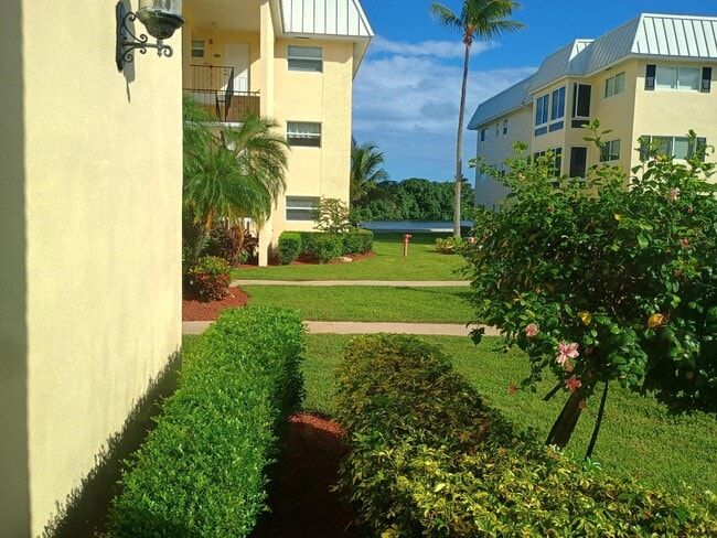 Building Photo - 3 Colonial Club Dr