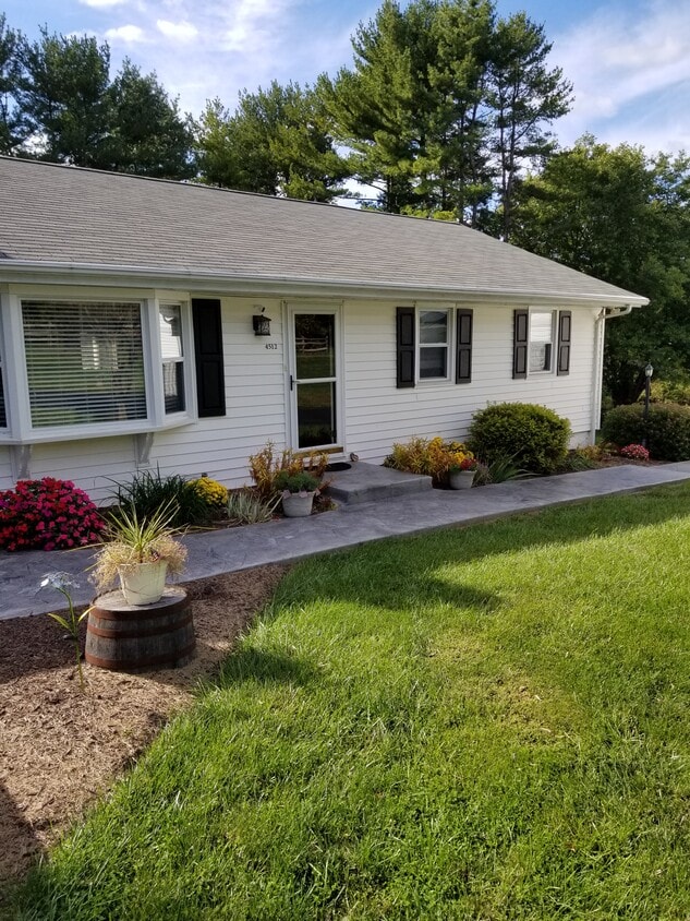 4512 Old Washington Rd, Sykesville, MD 21784 House Rental in