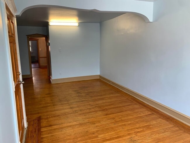 Living Room photo 1 - 4117 L St
