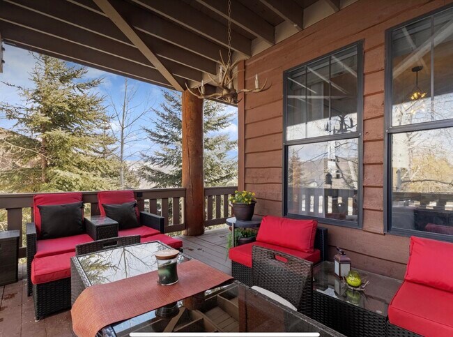 Foto del edificio - 8350 Meadowview Ct