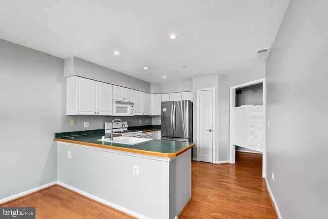 Building Photo - 12103 Tullamore Ct