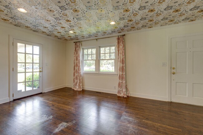 Foto del edificio - 1419 Clifton Ln