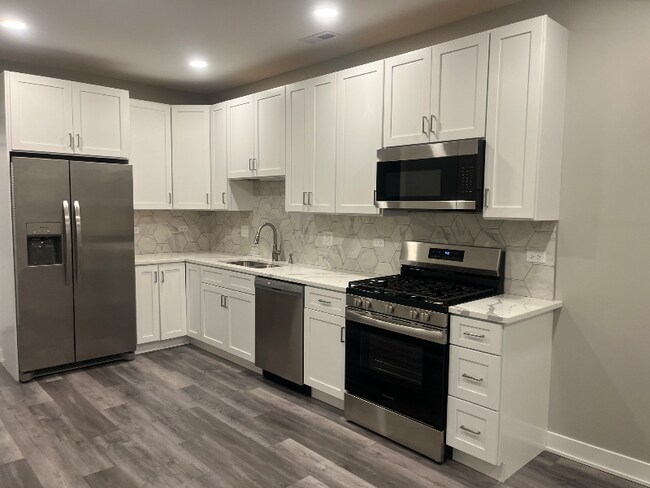 Foto del edificio - 8106 S Langley Ave