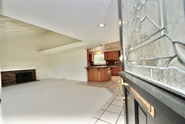 Foto del edificio - Charming Four Bedroom Rossmoor Home