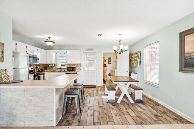 Foto del edificio - 17212 Front Beach Rd