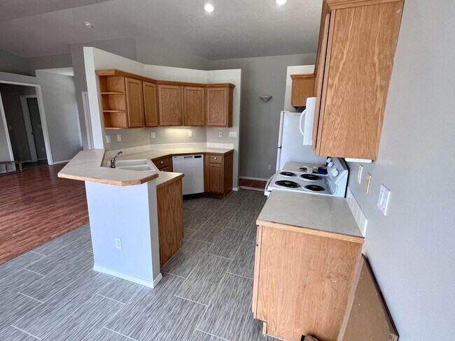 Foto del edificio - $1,895. - Coming soon! 4 Bed, 2 Bath with ...