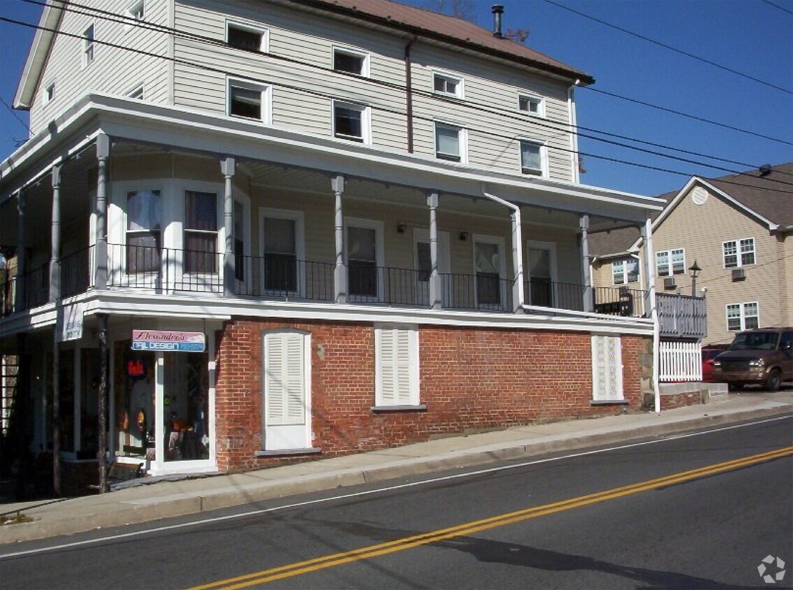 Building Photo - 1-3 N Main St