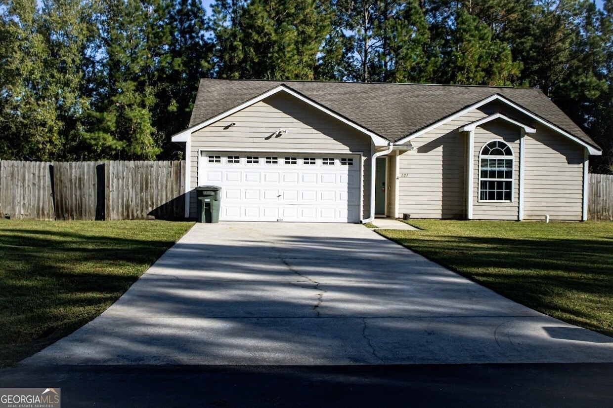 Primary Photo - 227 Bracken Fern Way