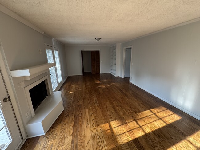 Building Photo - 704 Davis Dr