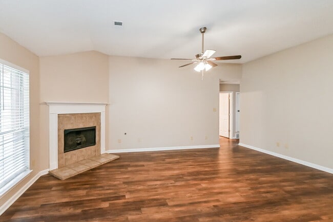 Foto del edificio - 180 Garden View Dr