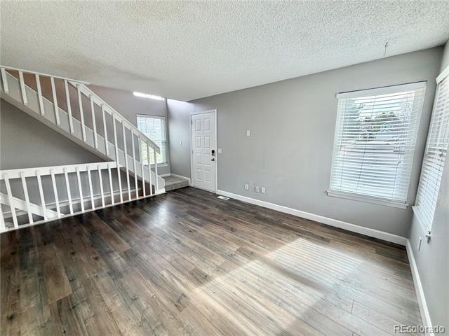 Foto del edificio - 652 Longfellow Ln