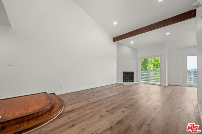 Building Photo - 1515 S Beverly Dr
