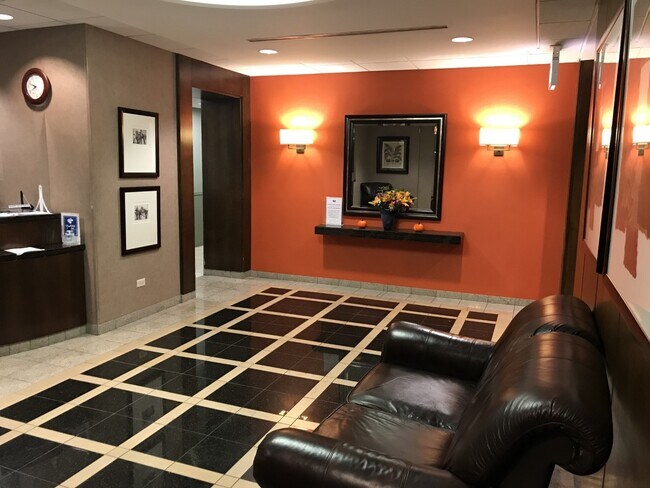 Foto del edificio - 6700 S South Shore Dr