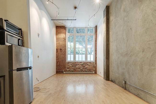 Photo - 461 2nd St Apartment