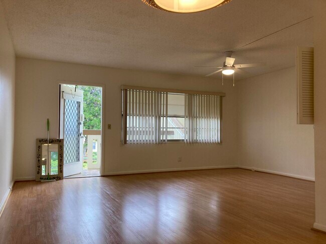 Building Photo - 353 Mansfield I