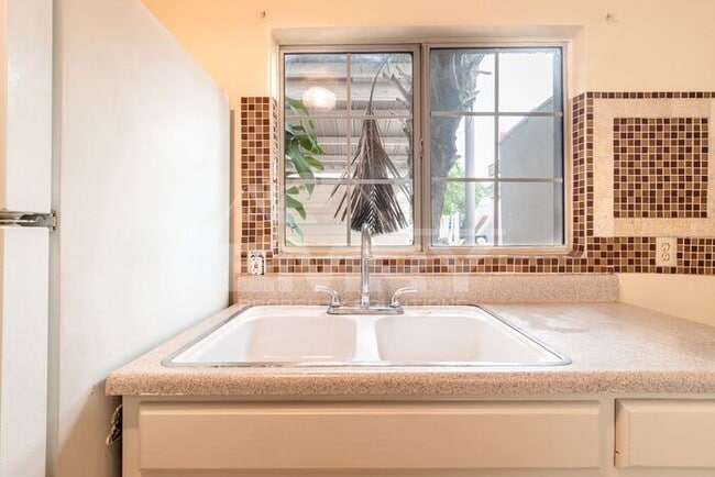 Foto del edificio - Beautiful 2 bed 1 bath home for rent Los Angeles CA 90023