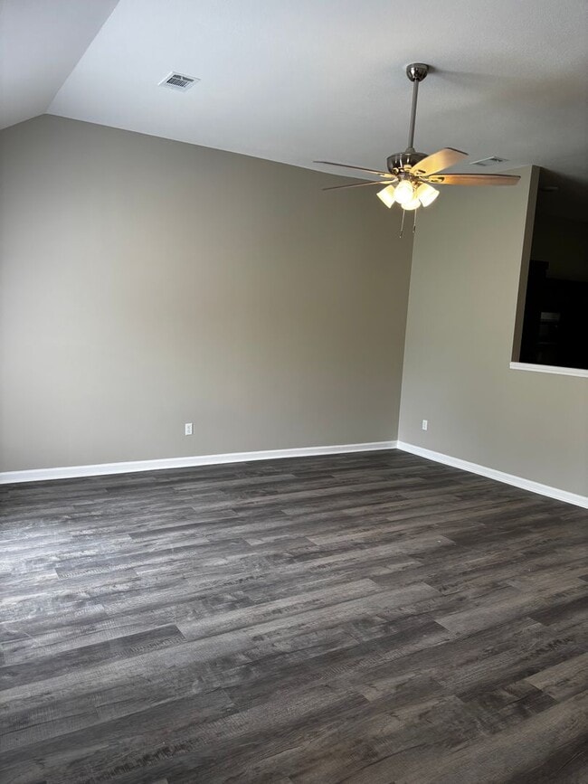 Building Photo - 709 Crescent Cove