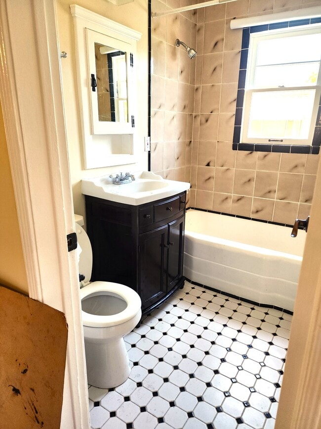 Building Photo - 3116 Colorado Ave