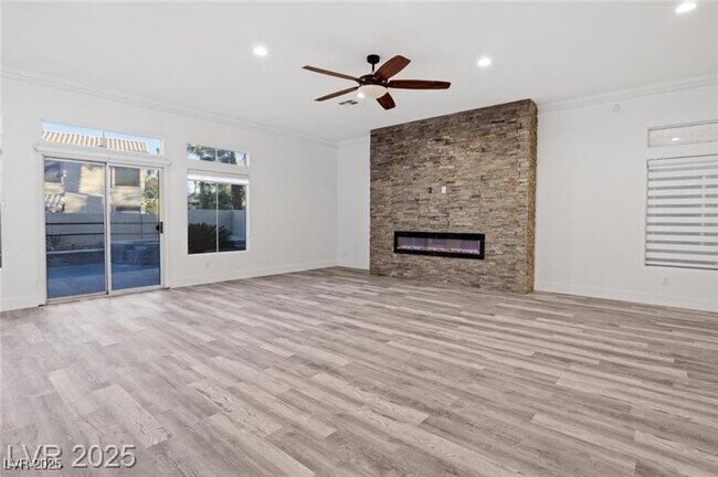 Foto del edificio - 4630 Laguna Vista St