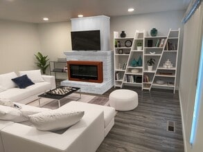 Building Photo - 4292 Meadowbrook Ct NE