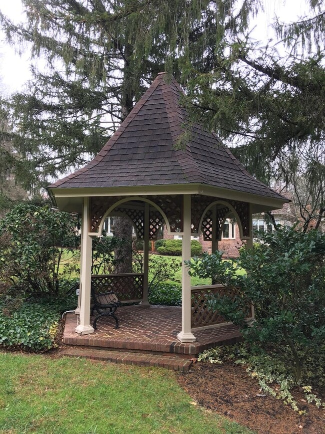 Foto del edificio - 125 Glenbrook Dr