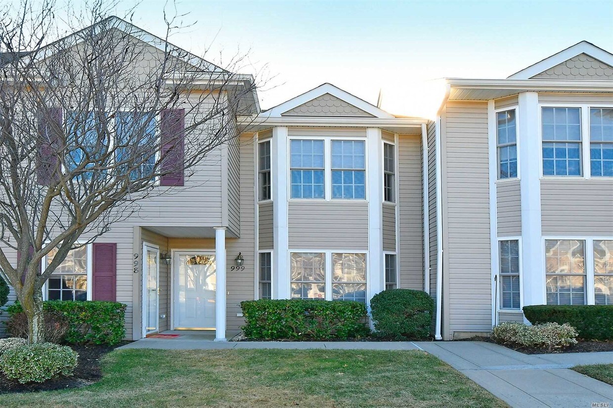 999 Madeira Blvd Unit 999, Melville, NY 11747 Condo for Rent in